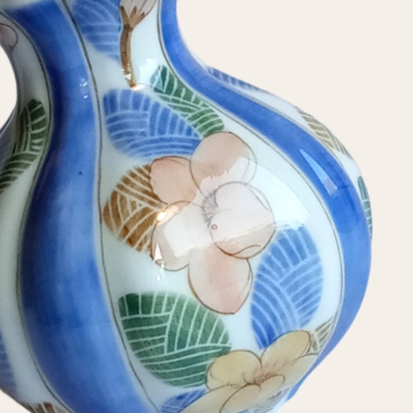 Vintage Handpainted Ceramic Vase Made in Thailand with Floral Print - Picture 4 of 10